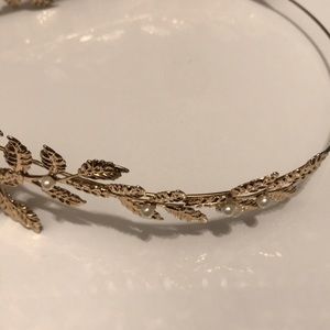 A goddess crown